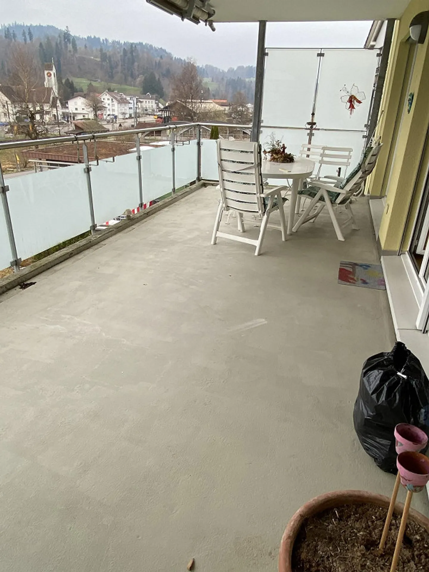 Modern 3.5-room apartment with balcony and garage in Bauma - Photo 2 of 7