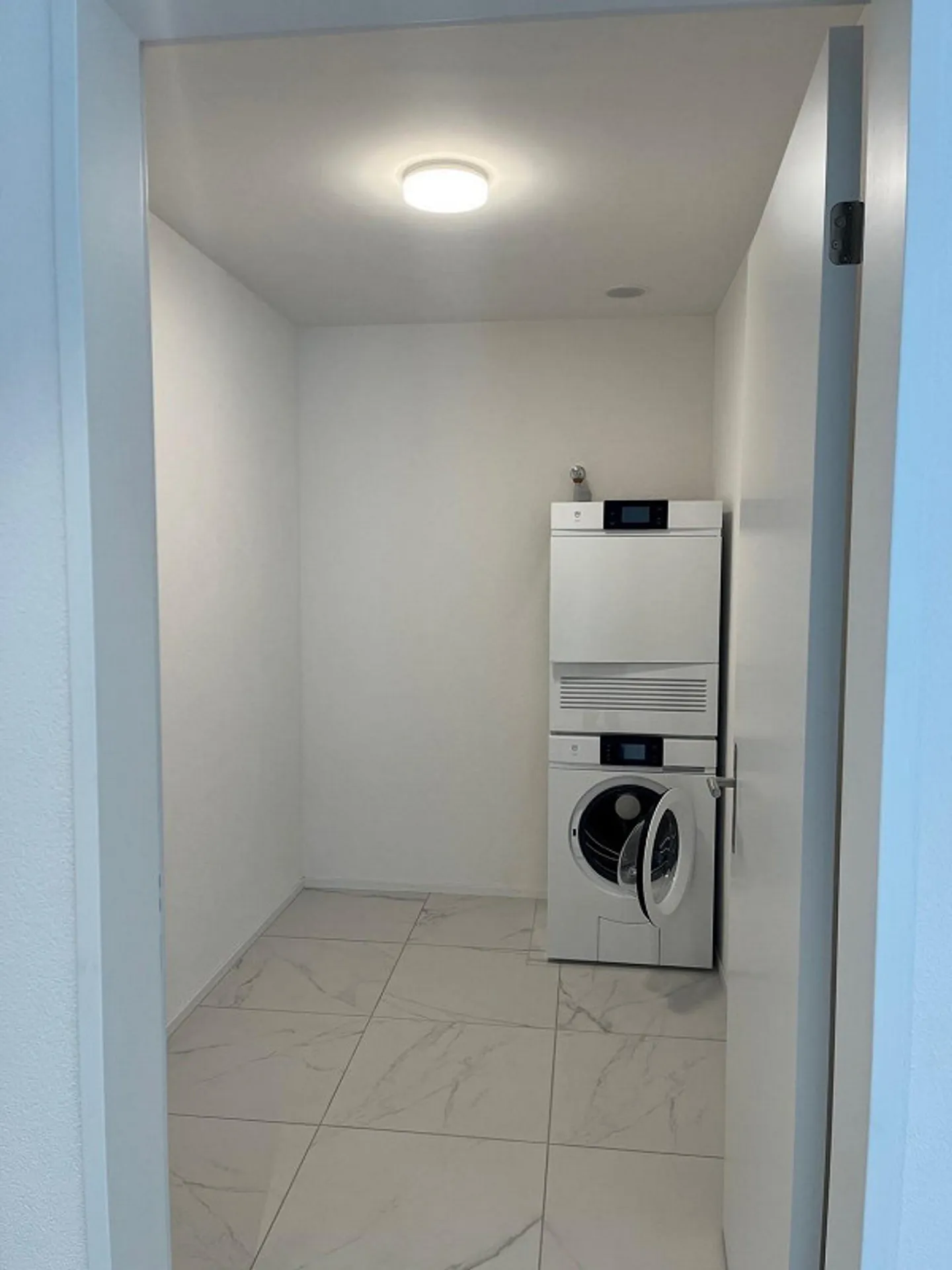 Appartement de jardin spacieux de 2,5 pièces avec jardin privé - Photo 6 sur 7