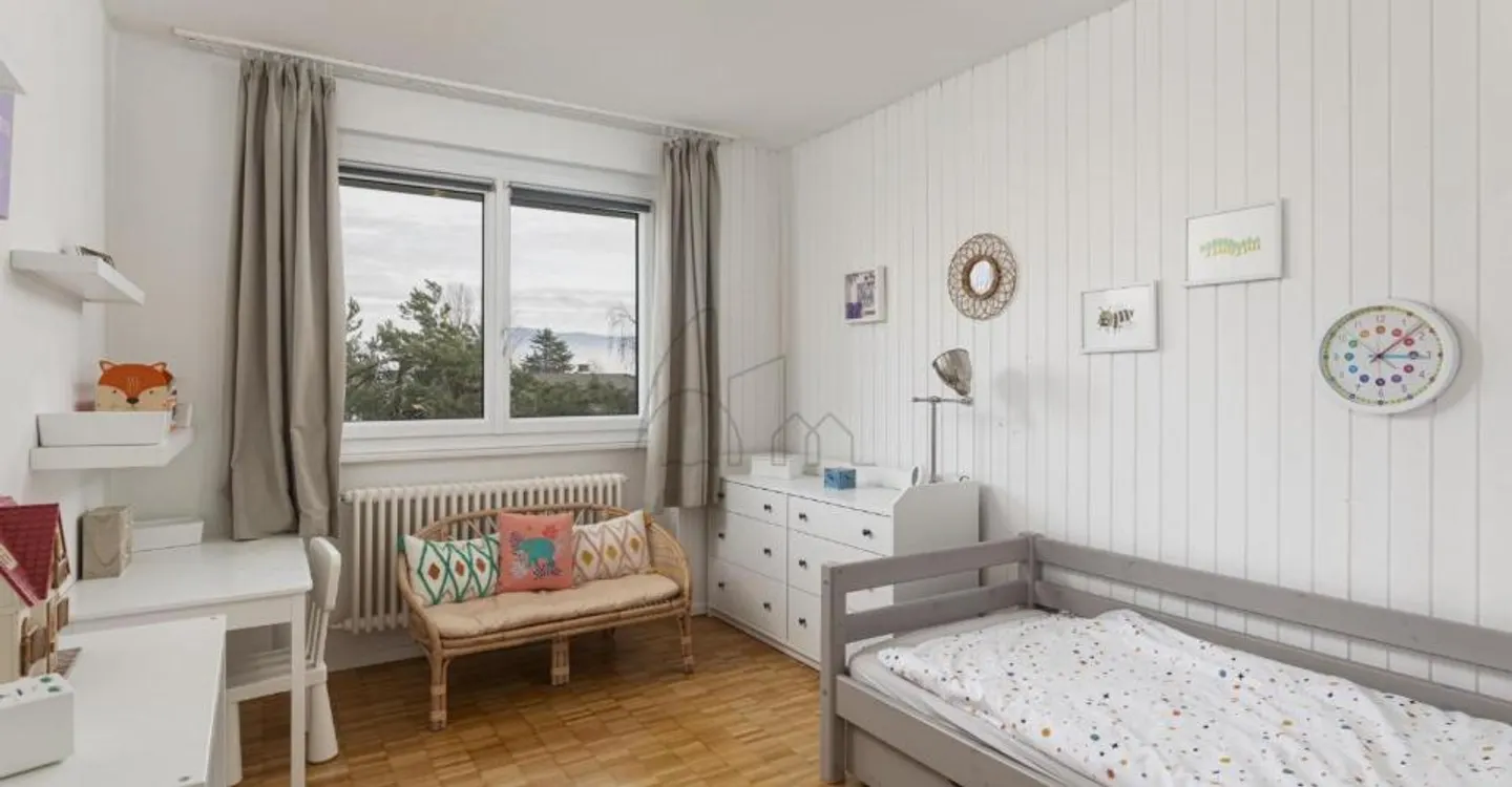 Spazioso appartamento di 5 locali con giardino - Foto 6 di 11
