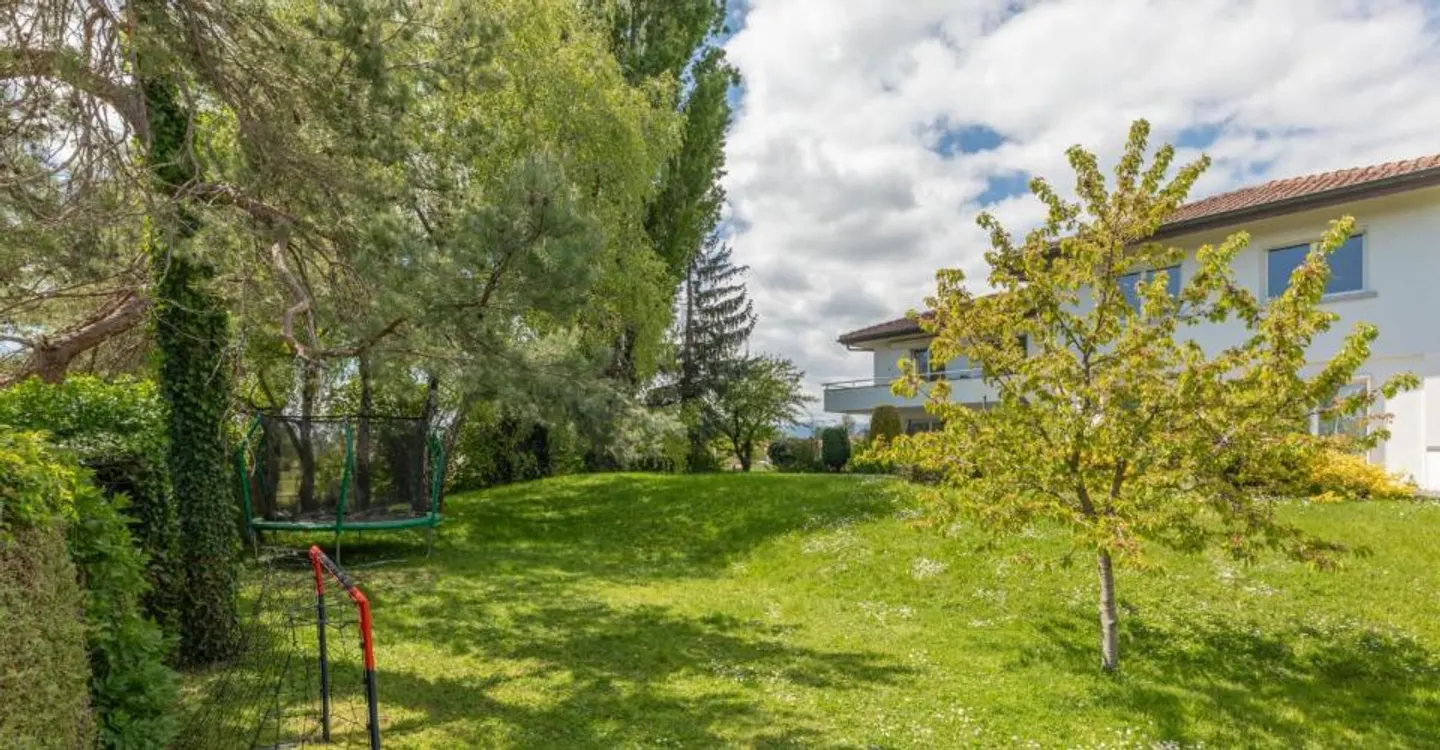 Spazioso appartamento di 5 locali con giardino - Foto 10 di 11