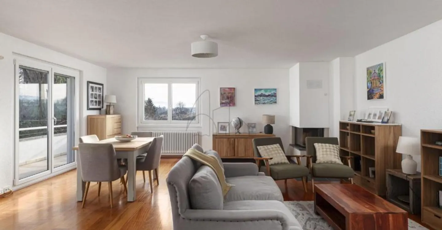 Spazioso appartamento di 5 locali con giardino - Foto 1 di 11
