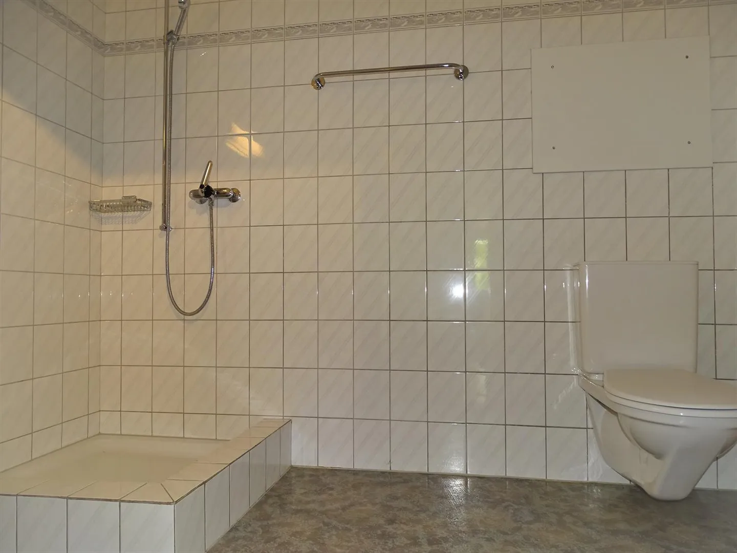 Appartement 2.5 pièces - Foto 2 von 6