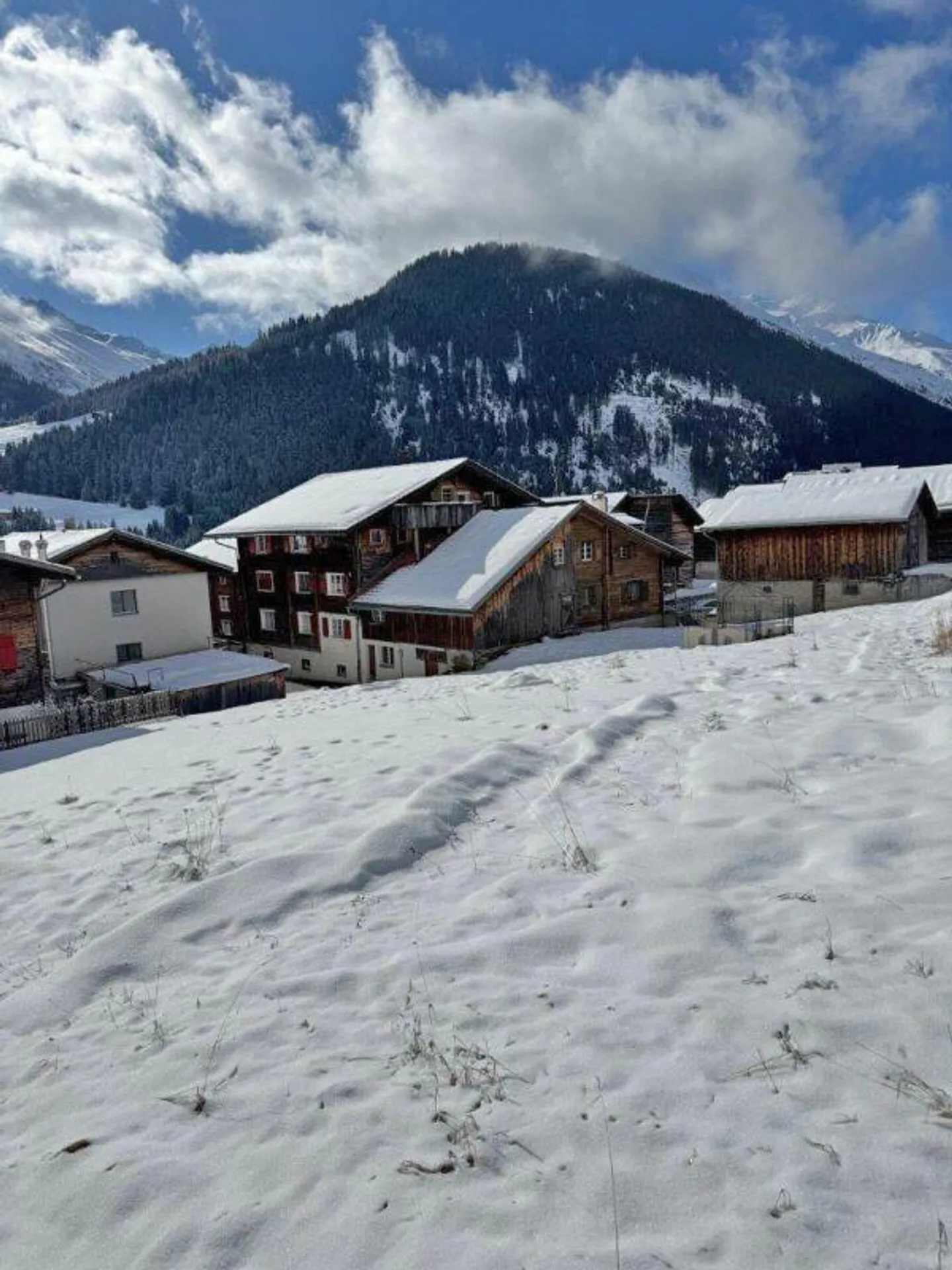 Terrain constructible au cœur de Sedrun avec 807 m2 en tant que résidence permanente - Photo 2 sur 5