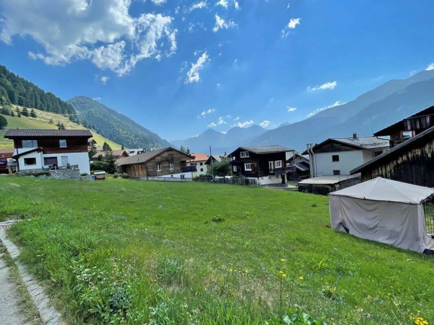 Terrain constructible au cœur de Sedrun avec 807 m2 en tant que résidence permanente - Photo 4 sur 5