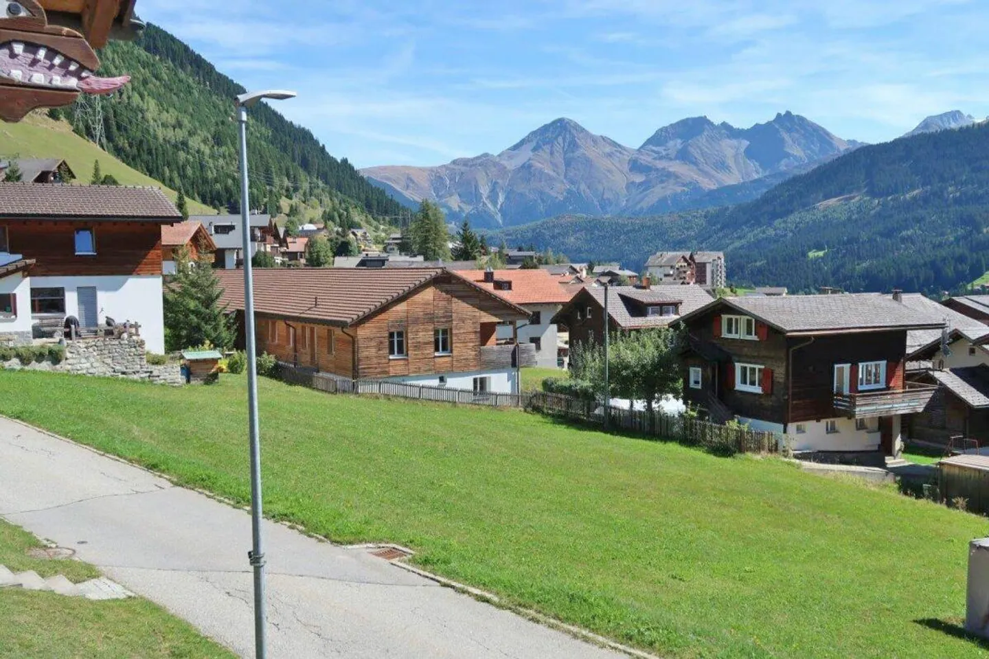 Terrain constructible au cœur de Sedrun avec 807 m2 en tant que résidence permanente - Photo 5 sur 5