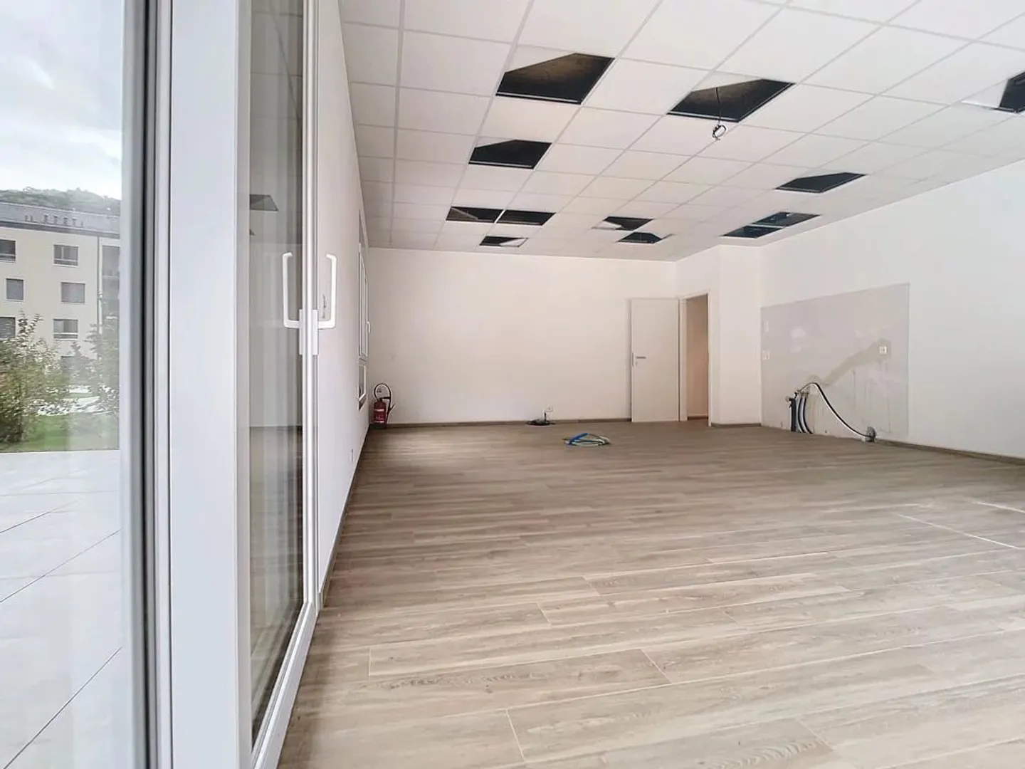 Spazio commerciale in affitto a 12 minuti dalla stazione di Aigle - Foto 2 di 8