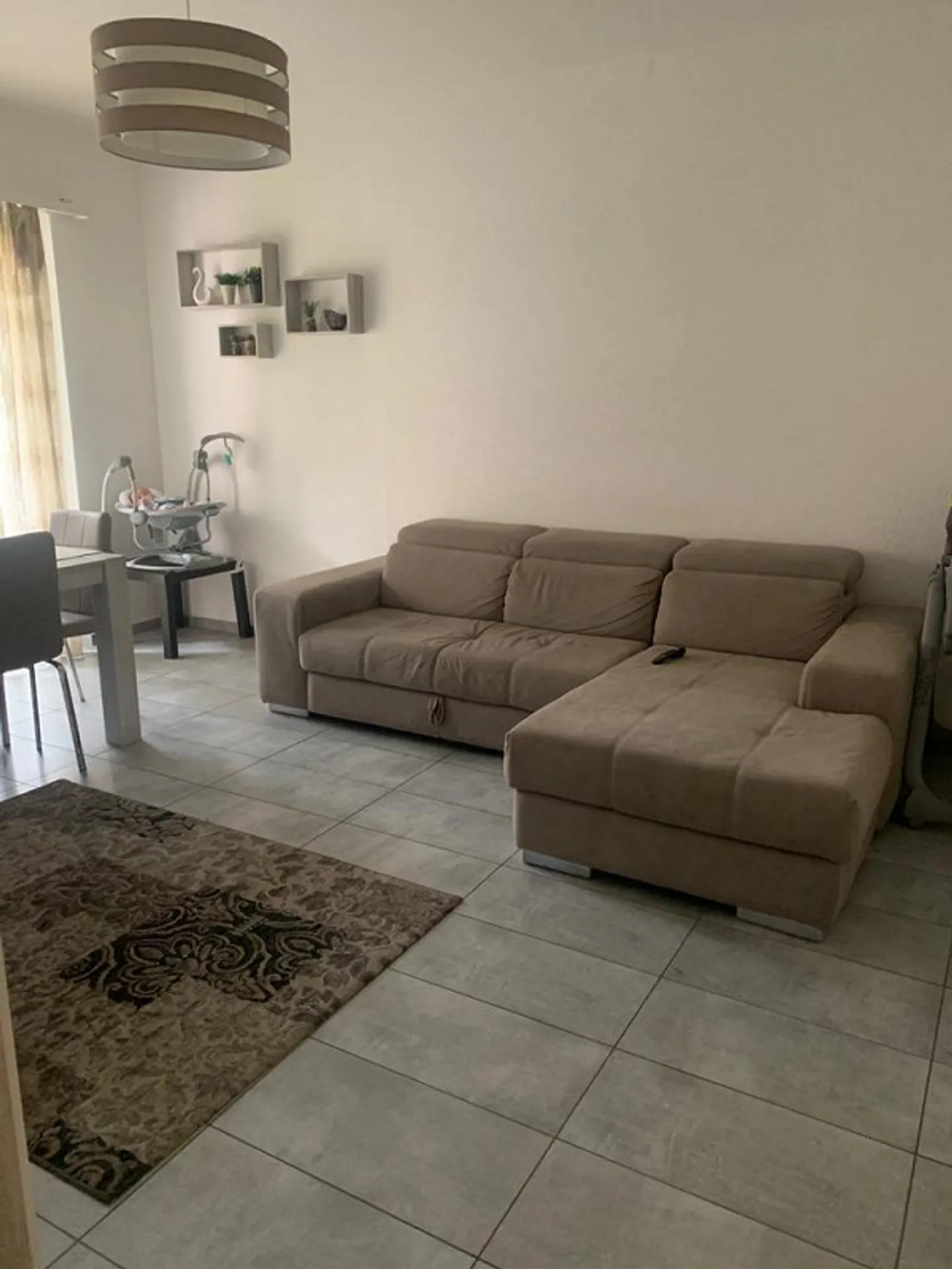APPARTAMENTO 3.5 LOCALI  - ZONA SERVITA E TRANQUILLA - Foto 1 di 10