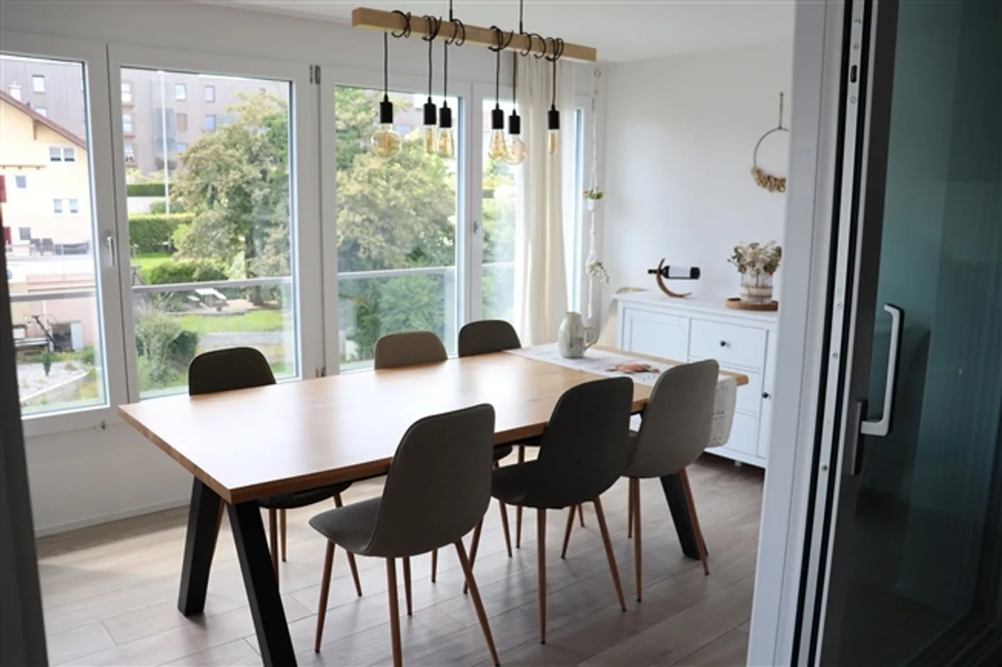 3½ STANZA APPARTAMENTO A SURSEE (LU), ARREDATO, TEMPORANEO - Foto 2 di 9