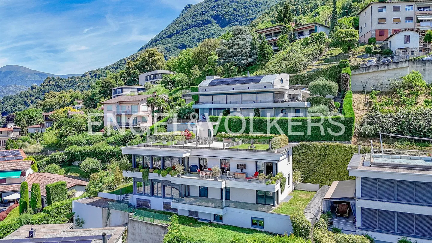 Attico con vista mozzafiato a Lugano-Albonago - Foto 1 di 13