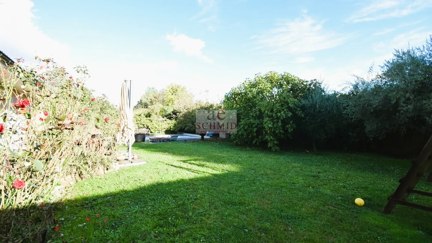 Villa indipendente con piscina da ristrutturare - Foto 1 di 9