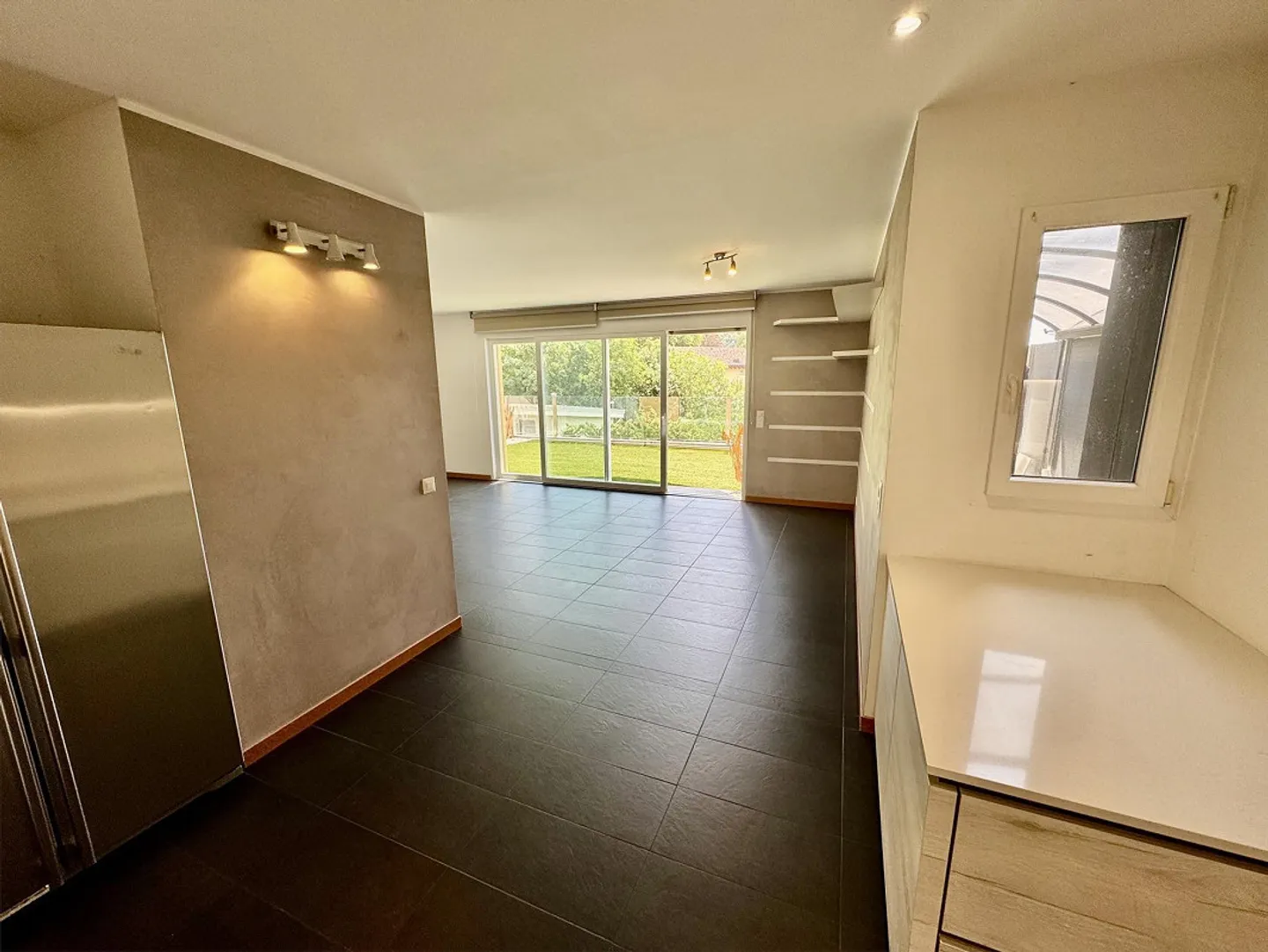 Elegante Residenza con Giardino Privato - Foto 5 di 30