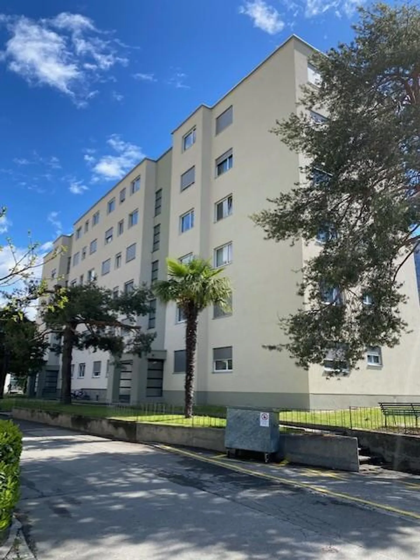 APPARTAMENTO 3.5 LOCALI  - ZONA SERVITA E TRANQUILLA - Foto 5 di 10