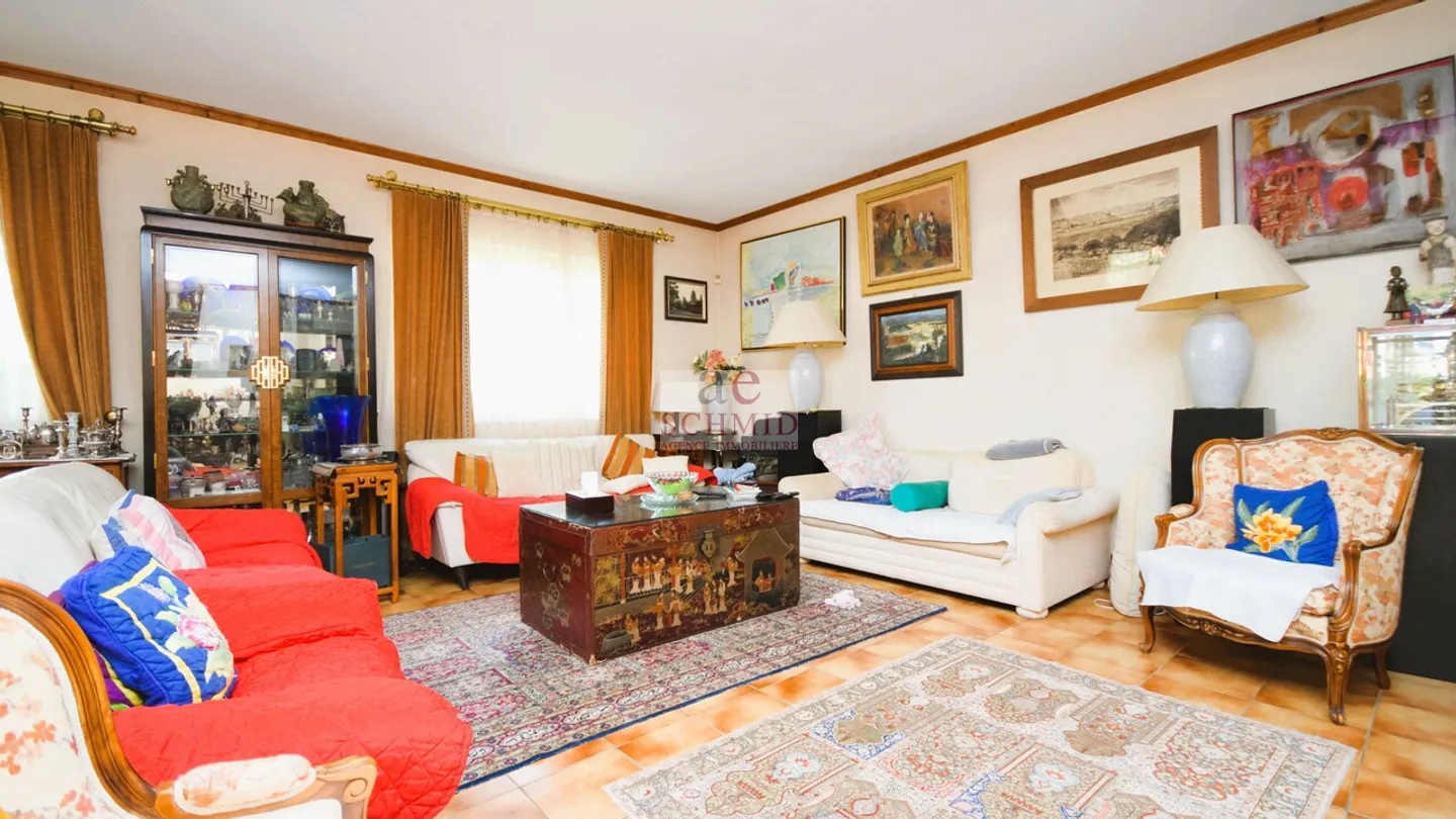 Villa indipendente con piscina da ristrutturare - Foto 5 di 9