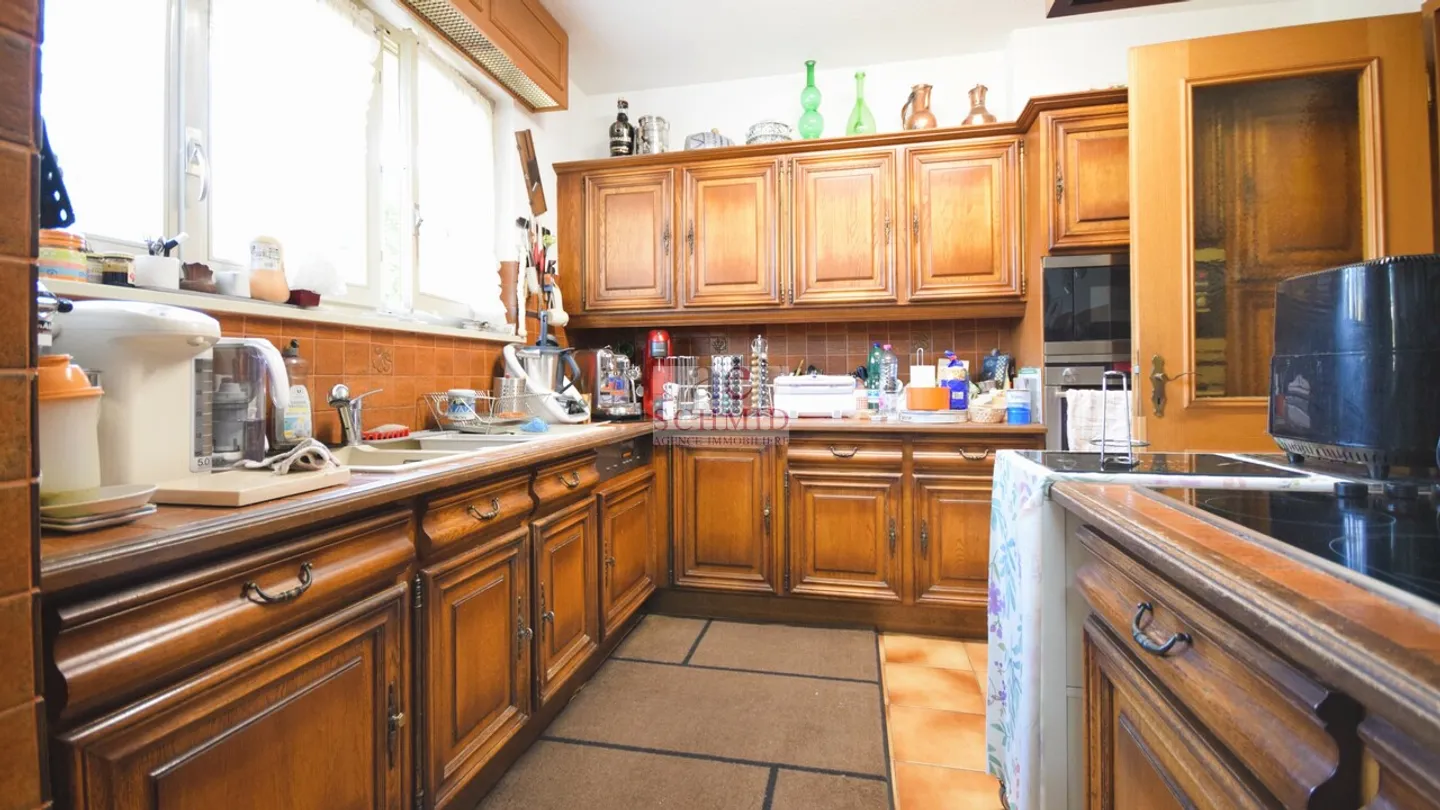 Villa indipendente con piscina da ristrutturare - Foto 7 di 9