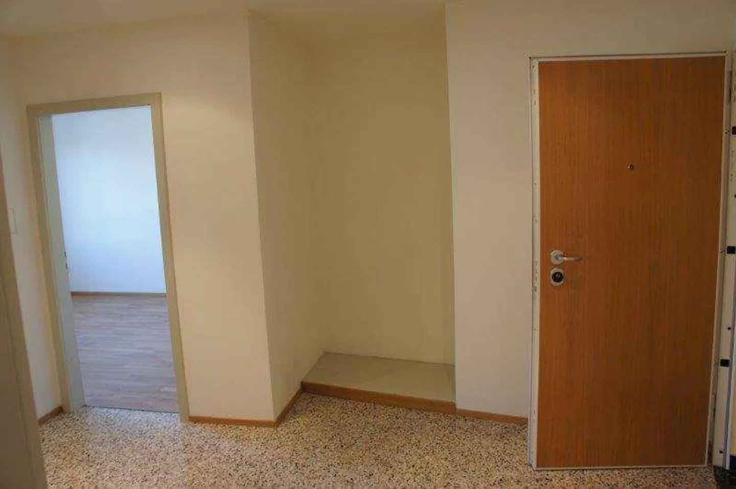 CHIASSO CENTRO: APPARTAMENTI RISTRUTTURATI DA 2,5 A 4,5 STANZE - Foto 3 di 10