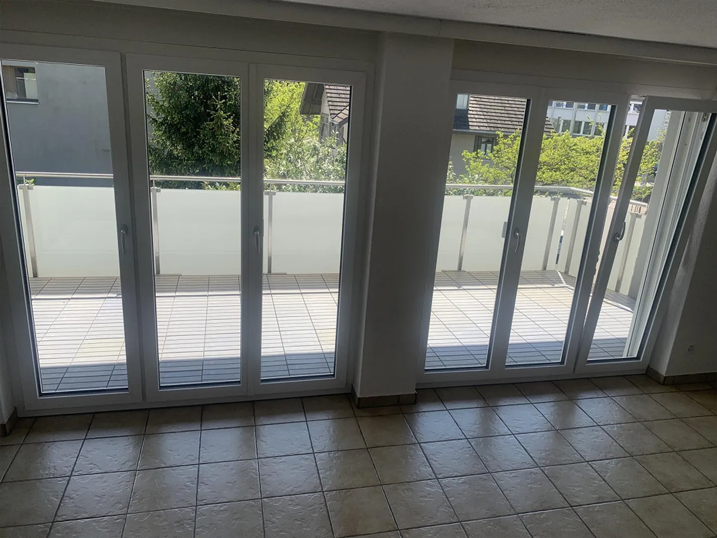 Très grand appartement en duplex de 5 1/2 pièces, situé au centre - Photo 4 sur 15