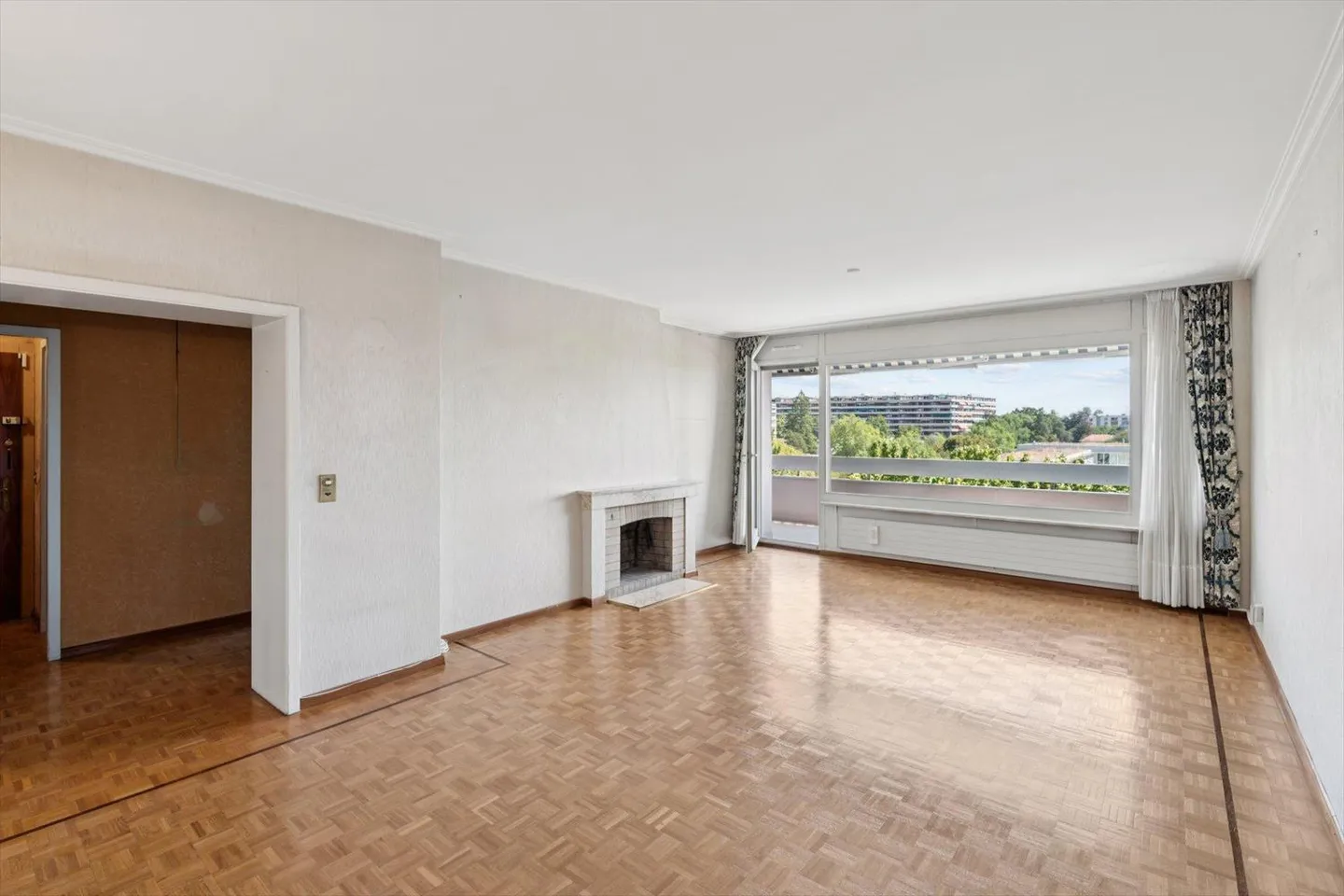 Ampio appartamento di 5,5 stanze in un piano superiore con vista libera - Foto 1 di 13