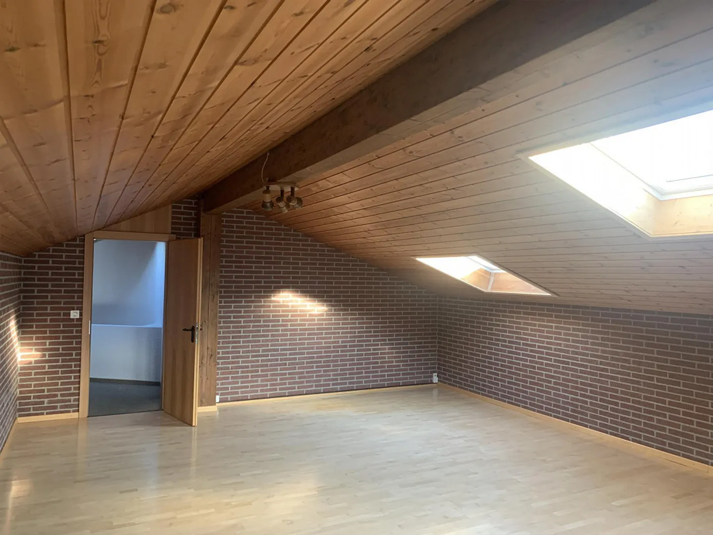 Très grand appartement en duplex de 5 1/2 pièces, situé au centre - Photo 12 sur 15