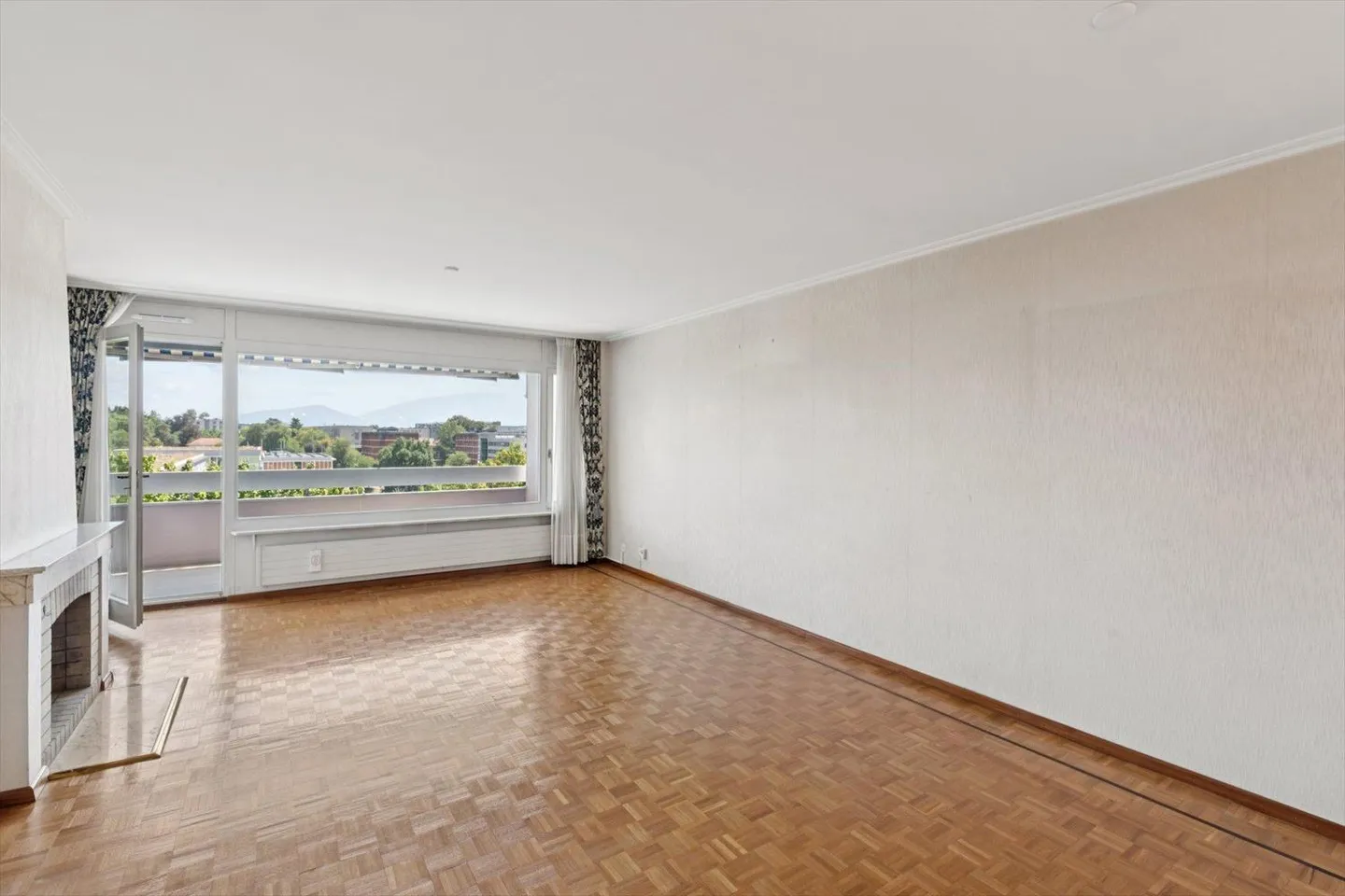 Ampio appartamento di 5,5 stanze in un piano superiore con vista libera - Foto 2 di 13