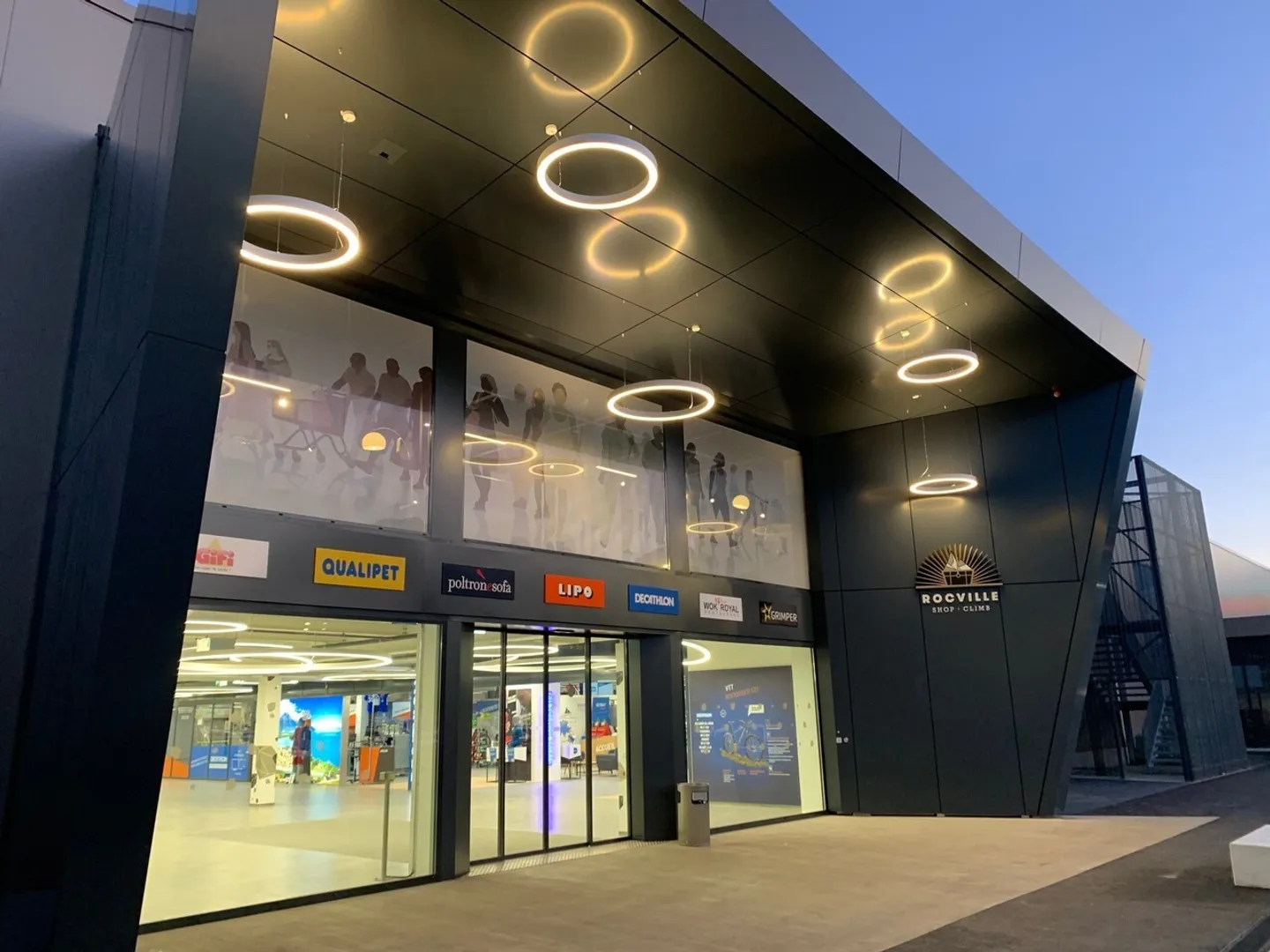 Superficie commerciale 1280m2 - Centro commerciale Rocville - Villeneuve - Foto 1 di 3