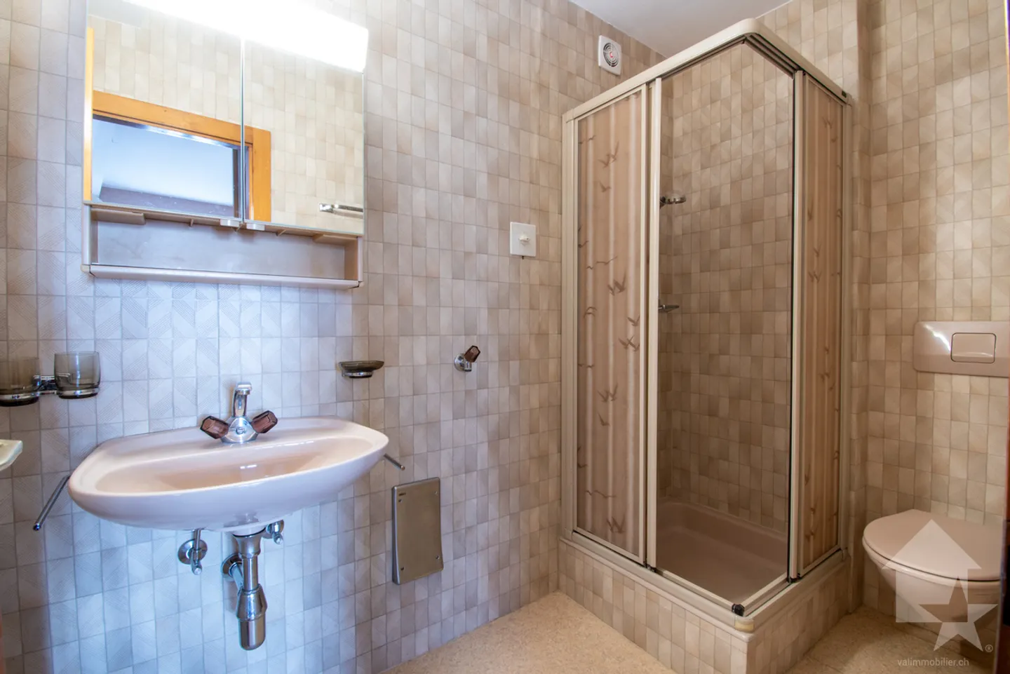 Kleine angrenzende Villa über 4 Ebenen mit Blick auf den See - Foto 5 von 6