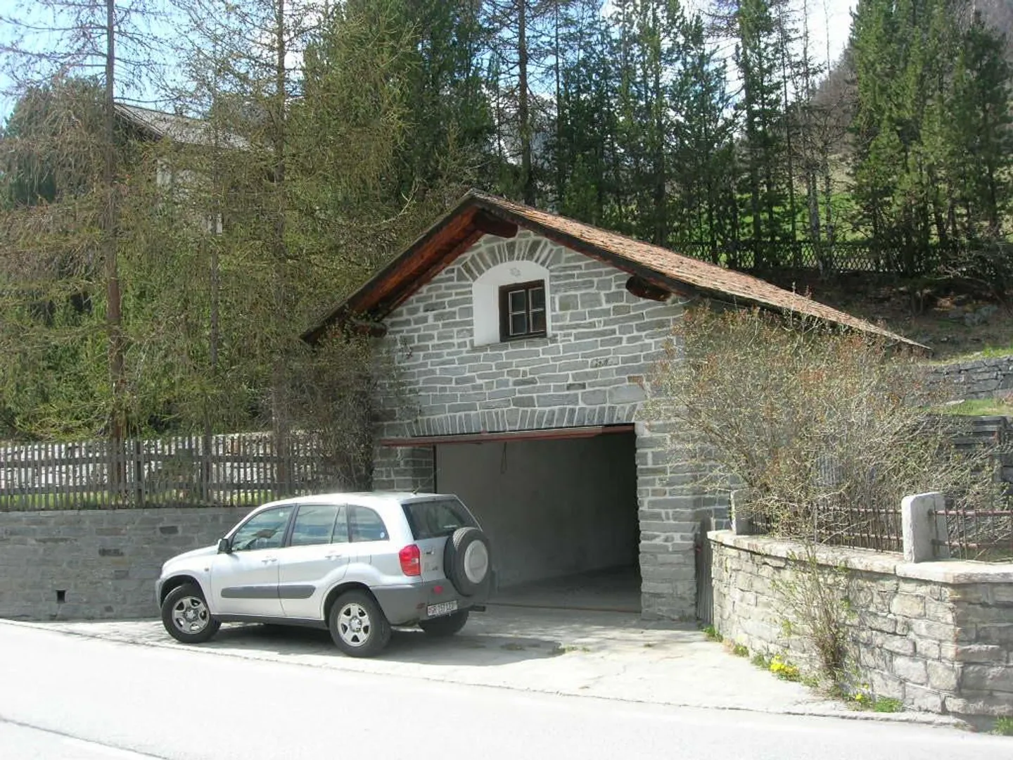 Antica casa engadinese con giardino alpino soleggiato in una posizione molto bella - Foto 13 di 19