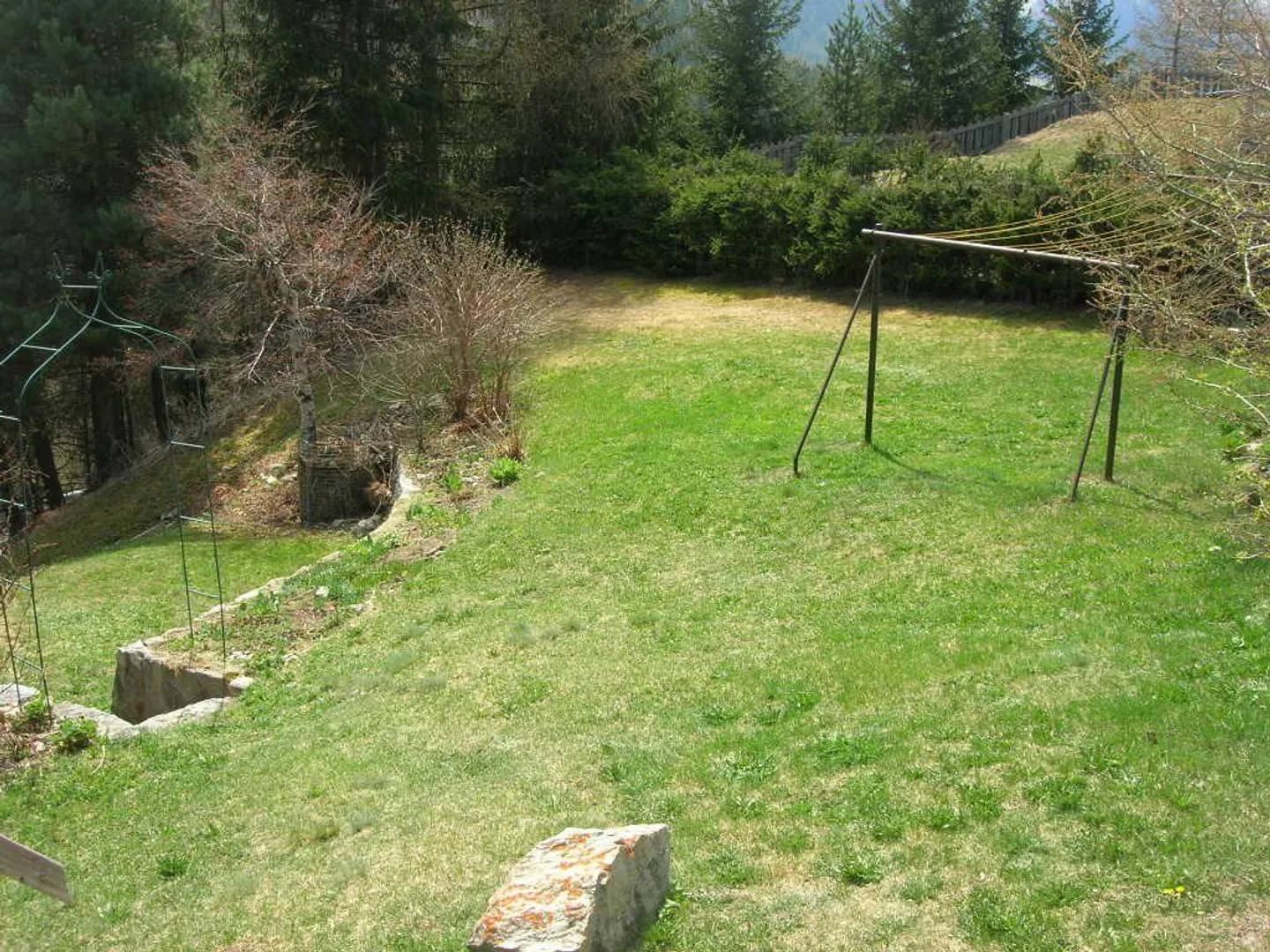 Antica casa engadinese con giardino alpino soleggiato in una posizione molto bella - Foto 14 di 19