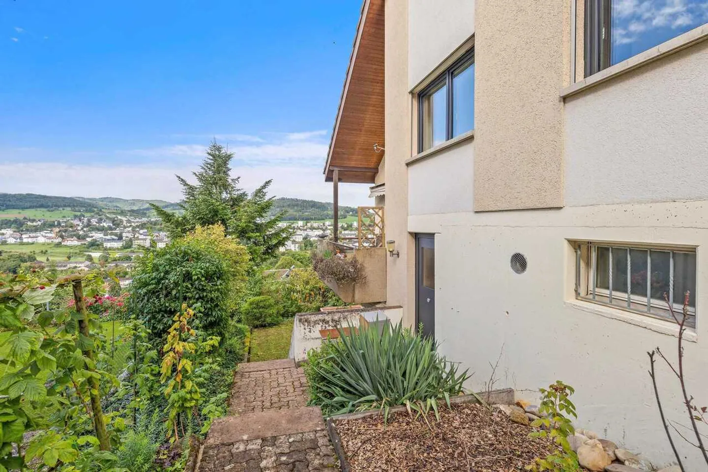 5-Zimmer-Einfamilienhaus mit Weitsicht und Garten in Füllinsdorf - Foto 3 von 13