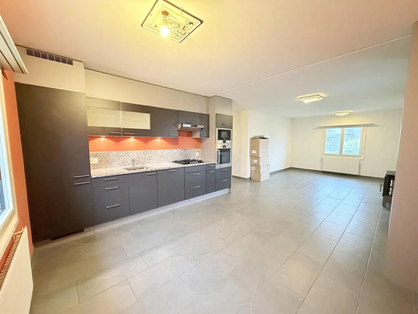 Grosszügiges Einfamilienhaus mit Ausbau- und Aufstockungspotenzial - Foto 4 von 12