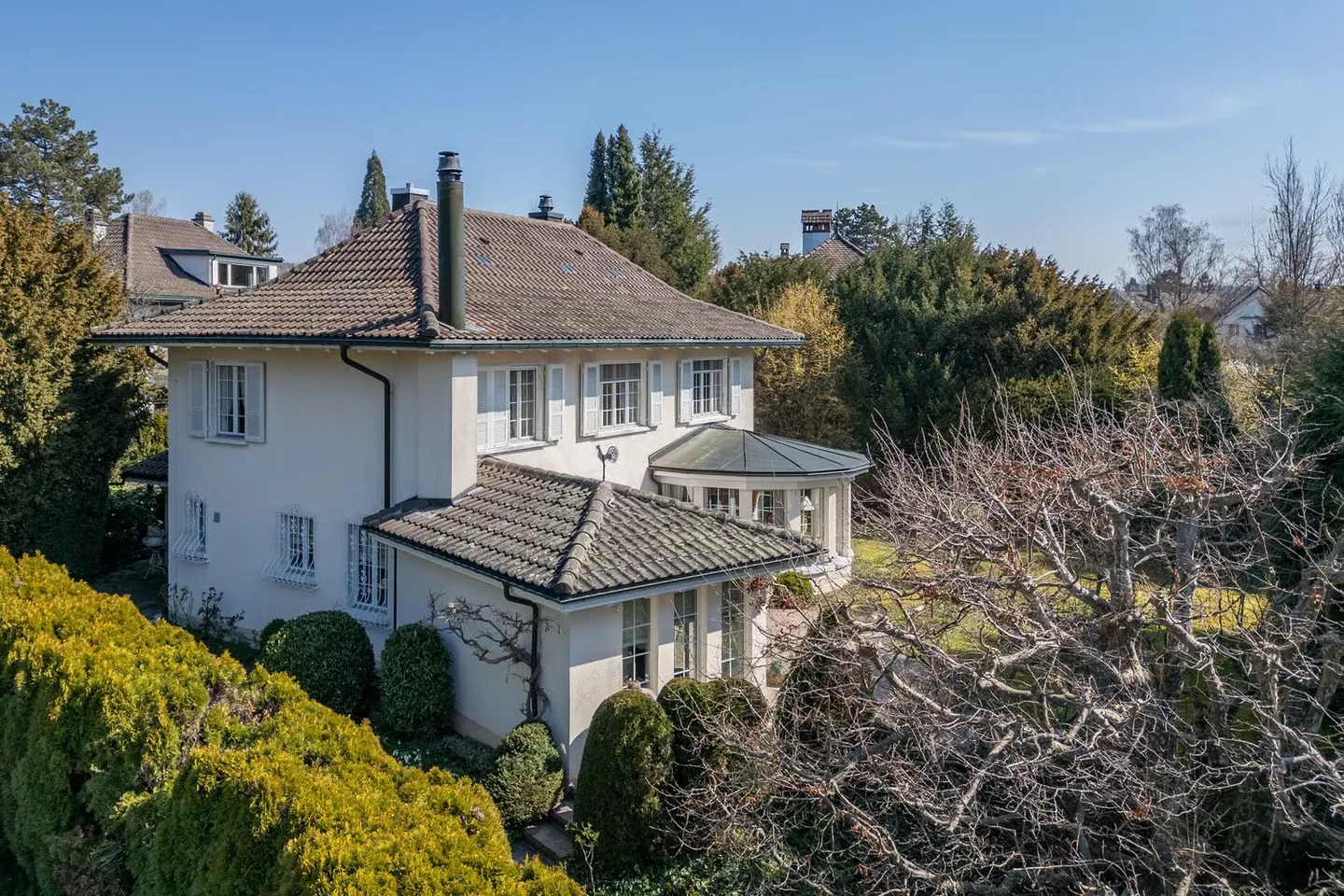 Charming 4.5-Room Villa in a Quiet Location in Bern - Photo 2 of 18