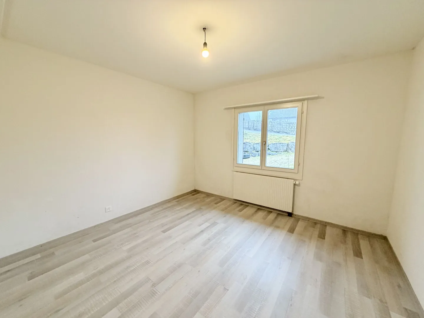 Grosszügiges Einfamilienhaus mit Ausbau- und Aufstockungspotenzial - Foto 6 von 12