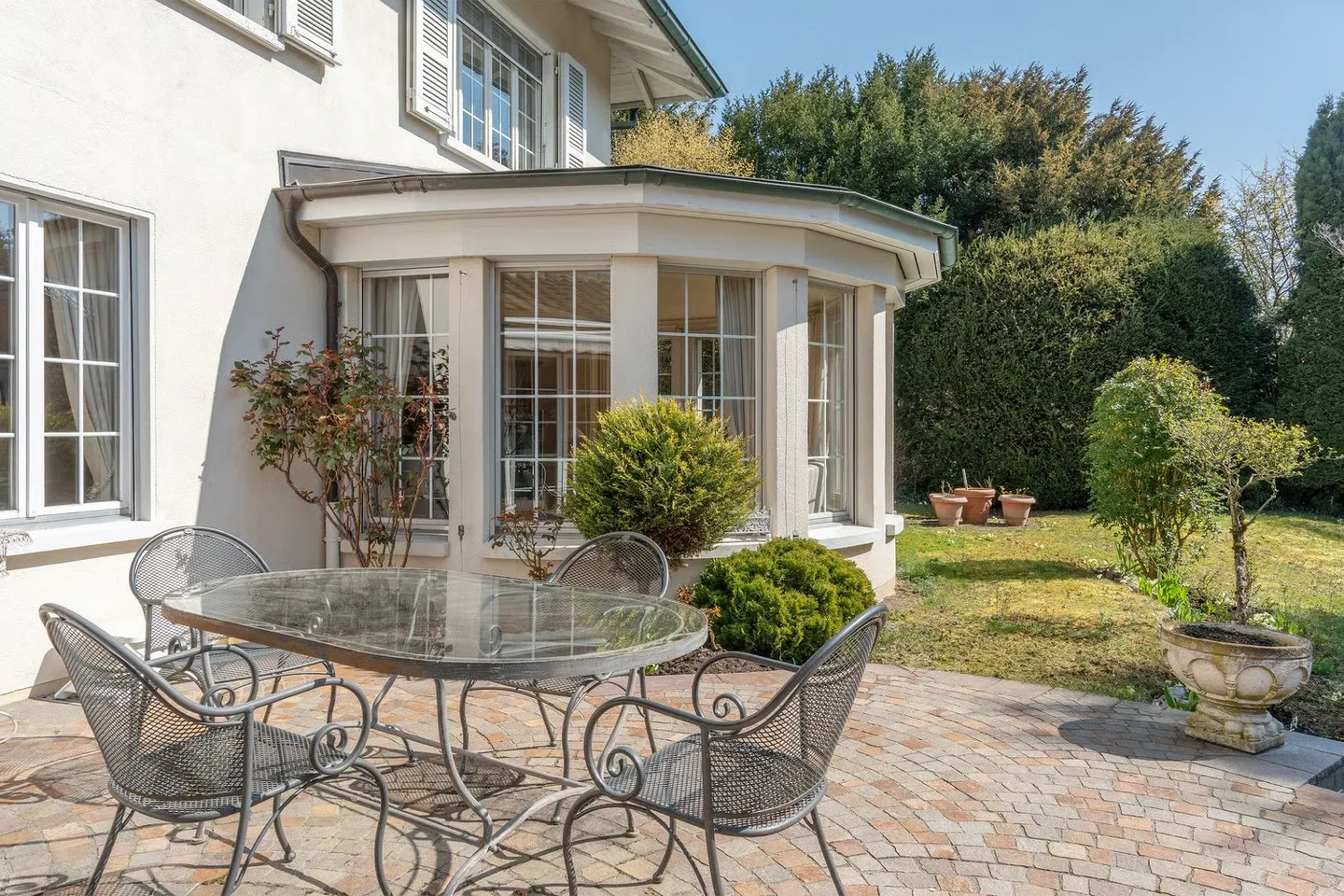 Charming 4.5-Room Villa in a Quiet Location in Bern - Photo 4 of 18