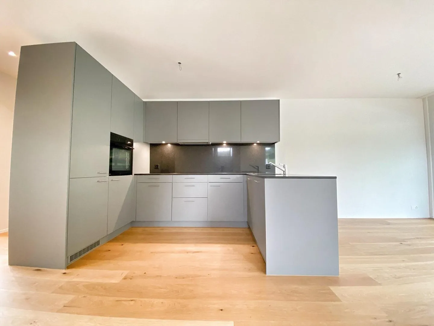 Gartenfeeling inklusive - moderne 2.5-Zimmer-Wohnung im Grünen - Photo 2 sur 6