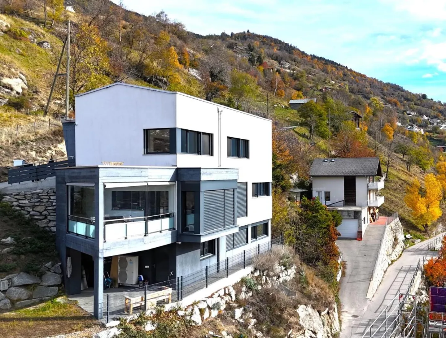 Exklusives Einfamilienhaus oberhalb Visp - Foto 1 von 10