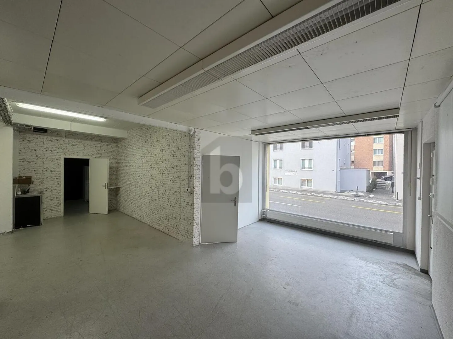 IN A PRIME LOCATION WITH A LARGE DISPLAY WINDOW - Photo 3 of 6