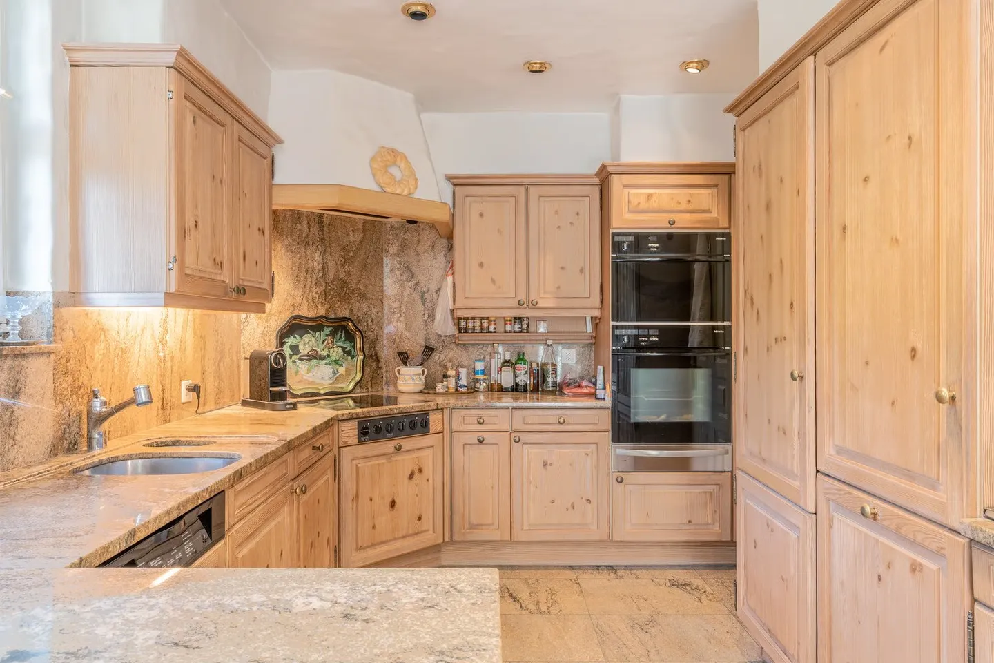 Charming 4.5-Room Villa in a Quiet Location in Bern - Photo 8 of 18
