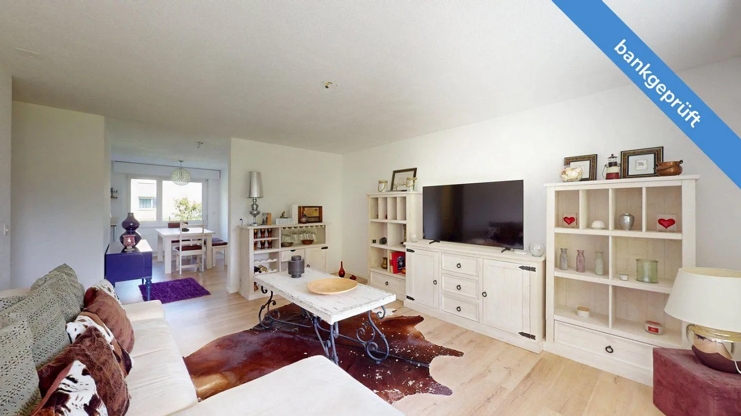 AgentSelly - Modern, spacious apartment with mountain view - Photo 2 of 13