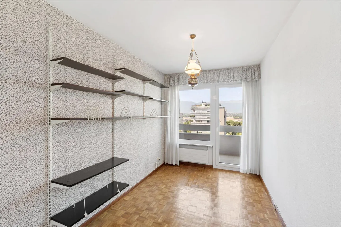 Ampio appartamento di 5,5 stanze in un piano superiore con vista libera - Foto 7 di 13