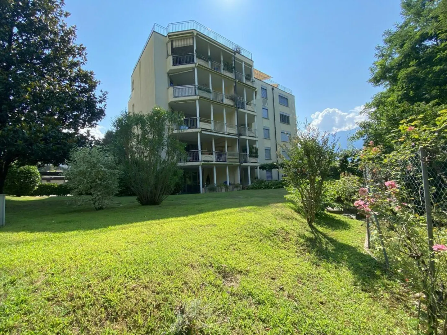 Bright 3.5-room apartment with garden view - Photo 1 of 14