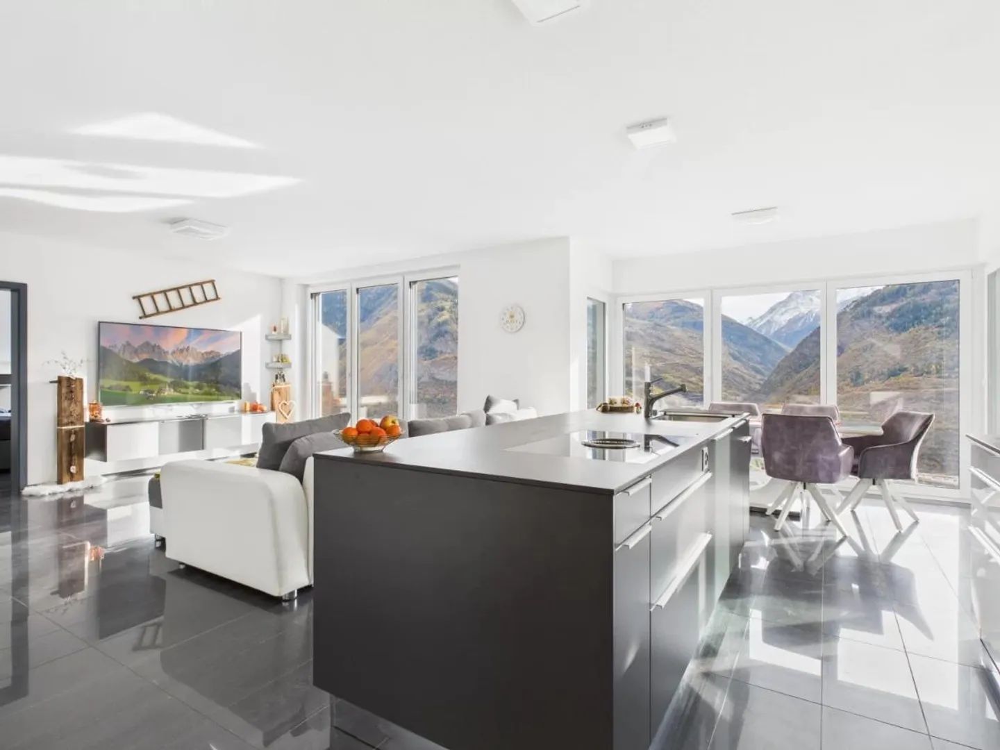 Exklusives Einfamilienhaus oberhalb Visp - Foto 3 von 10