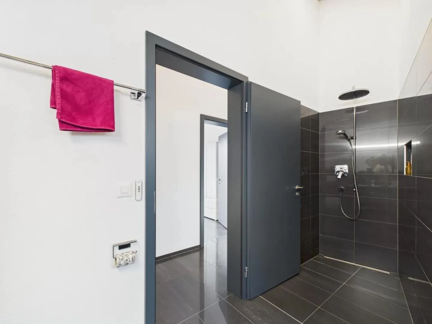 Exklusives Einfamilienhaus oberhalb Visp - Foto 6 von 10