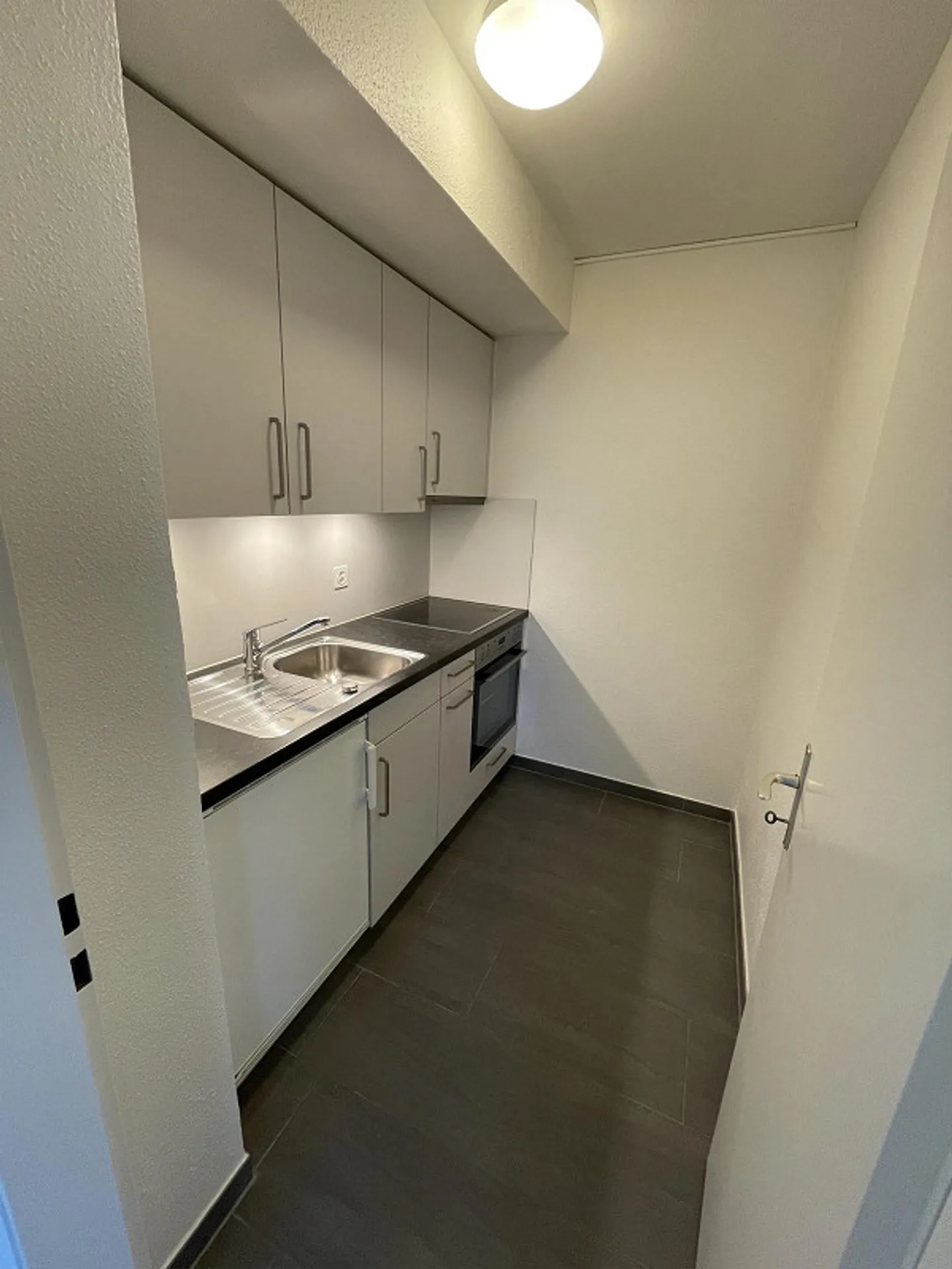Appartement 1 pièce dans le quartier de Bachletten avec nouvelle salle de bain - Photo 1 sur 4
