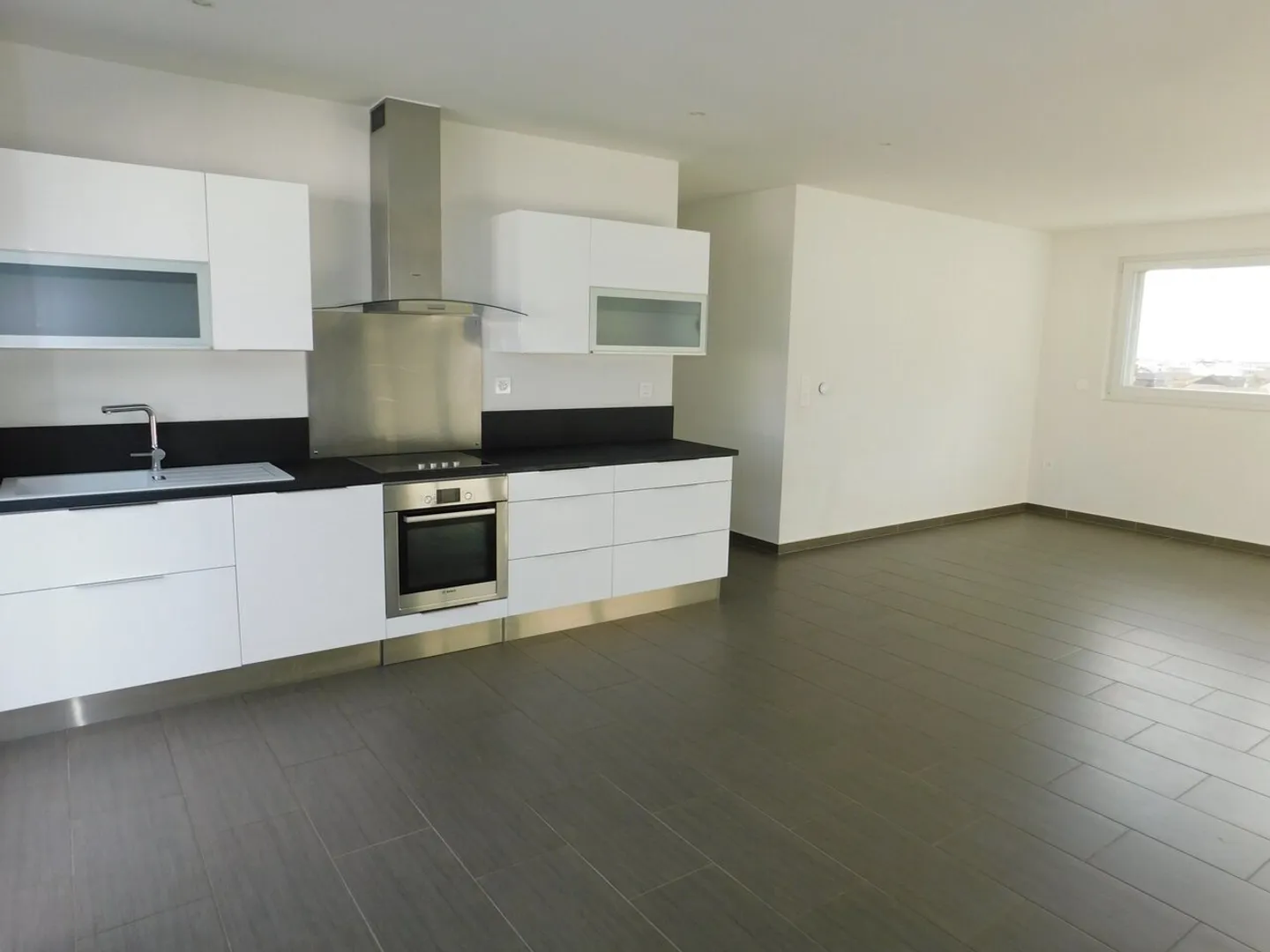 MAGNIFICENT CROSSING PENTHOUSE OF 4.5 ROOMS - Photo 2 of 10