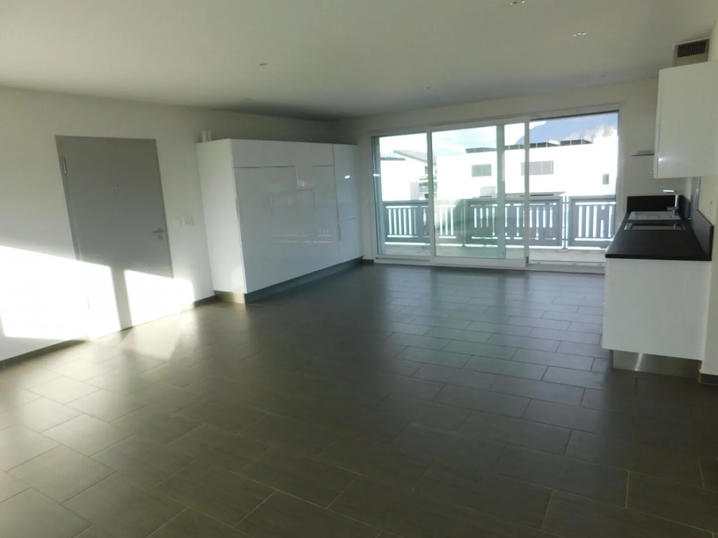 MAGNIFICENT CROSSING PENTHOUSE OF 4.5 ROOMS - Photo 4 of 10