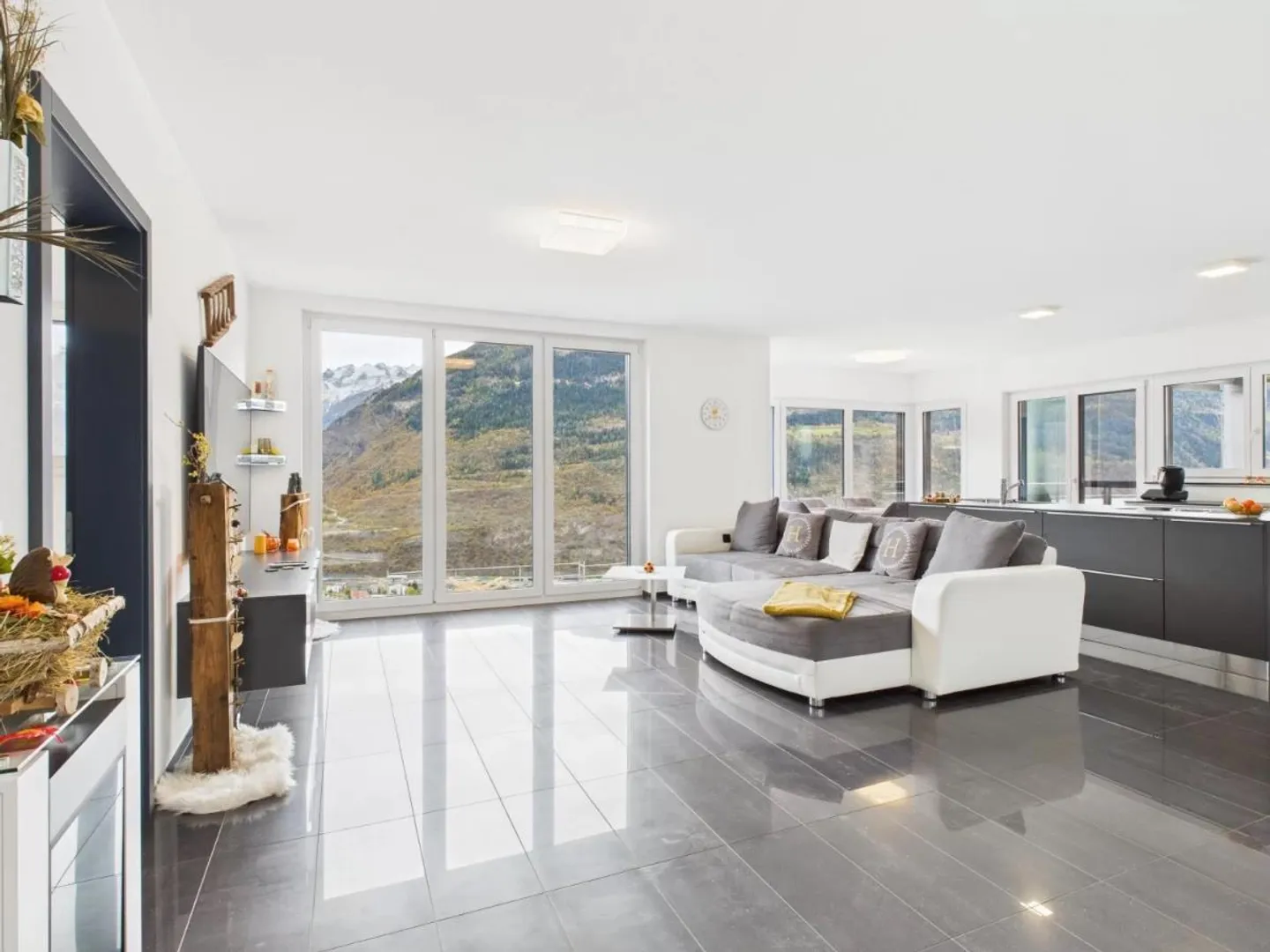 Exklusives Einfamilienhaus oberhalb Visp - Foto 8 von 10