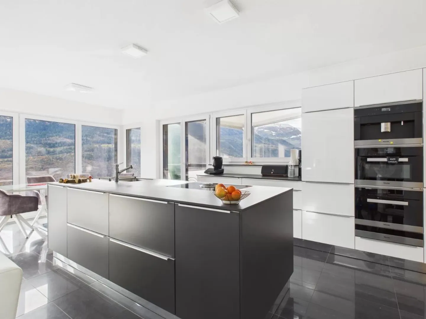 Exklusives Einfamilienhaus oberhalb Visp - Foto 9 von 10