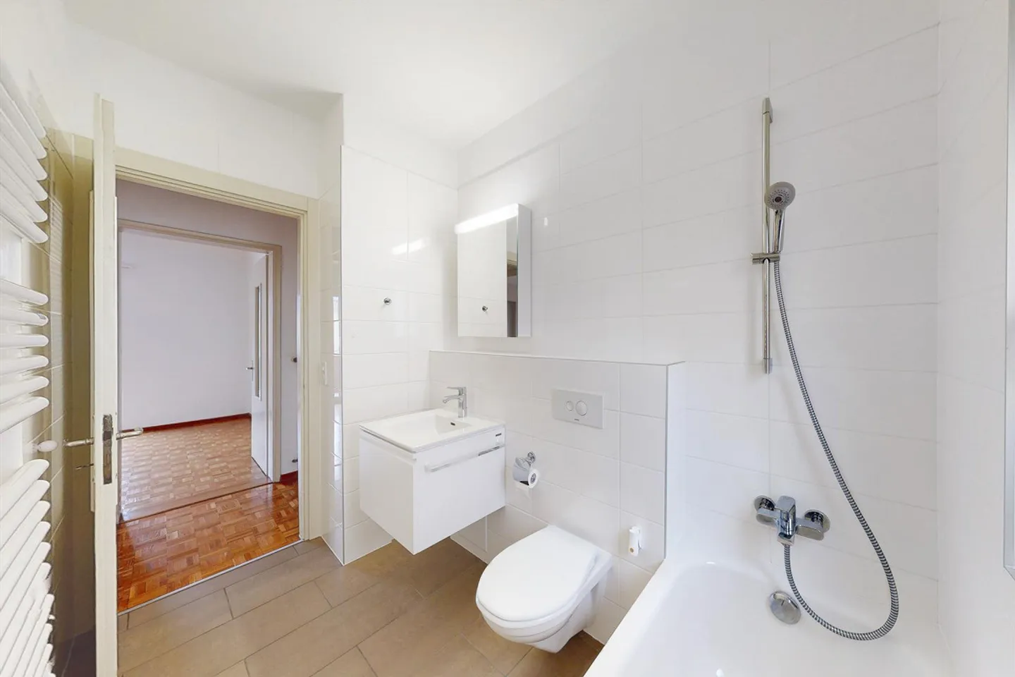 Elegant, hell und renoviert mit Blick auf die Burgen - Foto 9 von 10