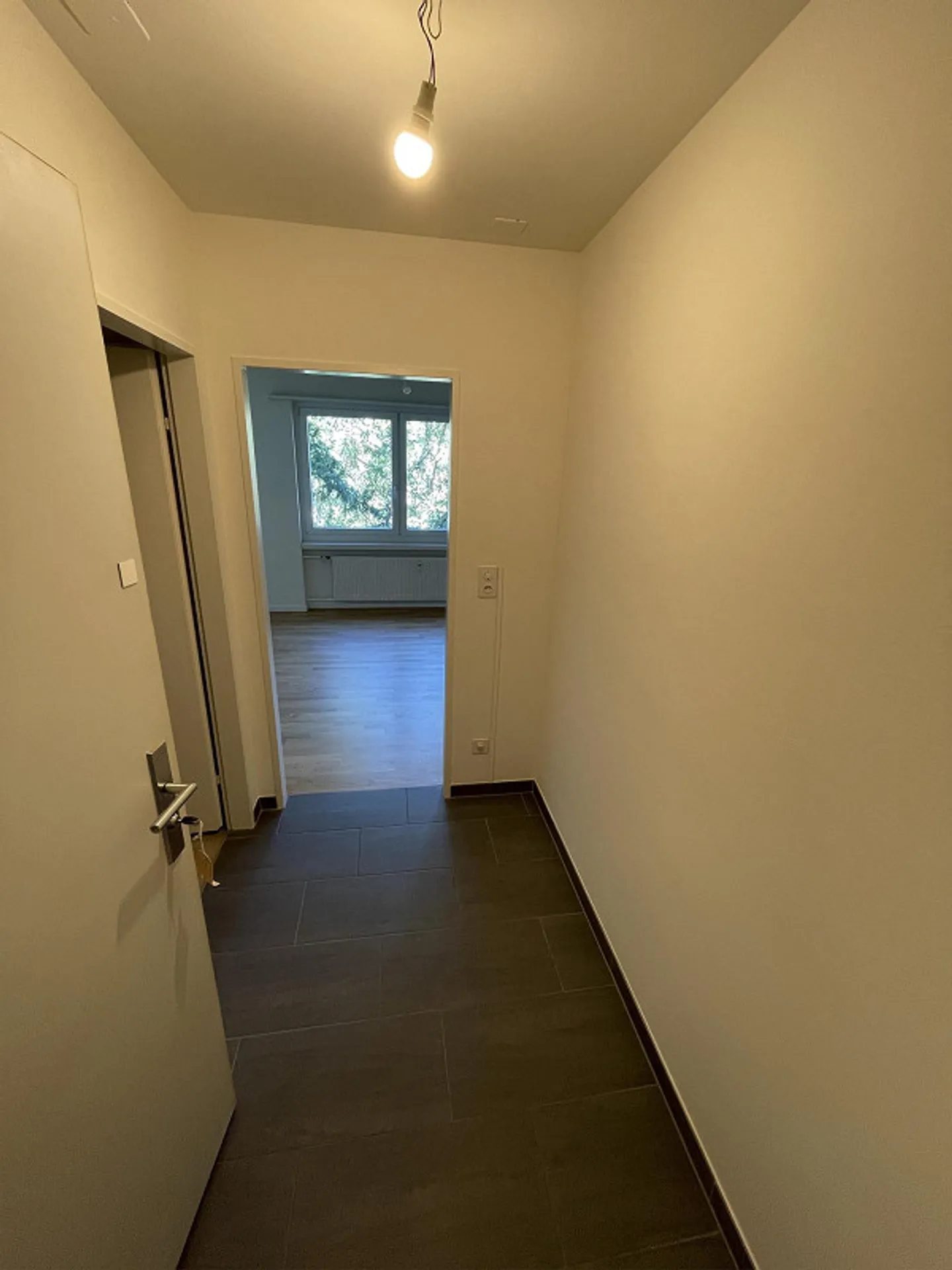 Appartement 1 pièce dans le quartier de Bachletten avec nouvelle salle de bain - Photo 4 sur 4