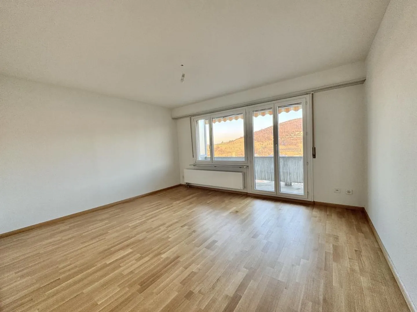 Appartamento con nuova cucina e nuovi pavimenti - Foto 4 di 8