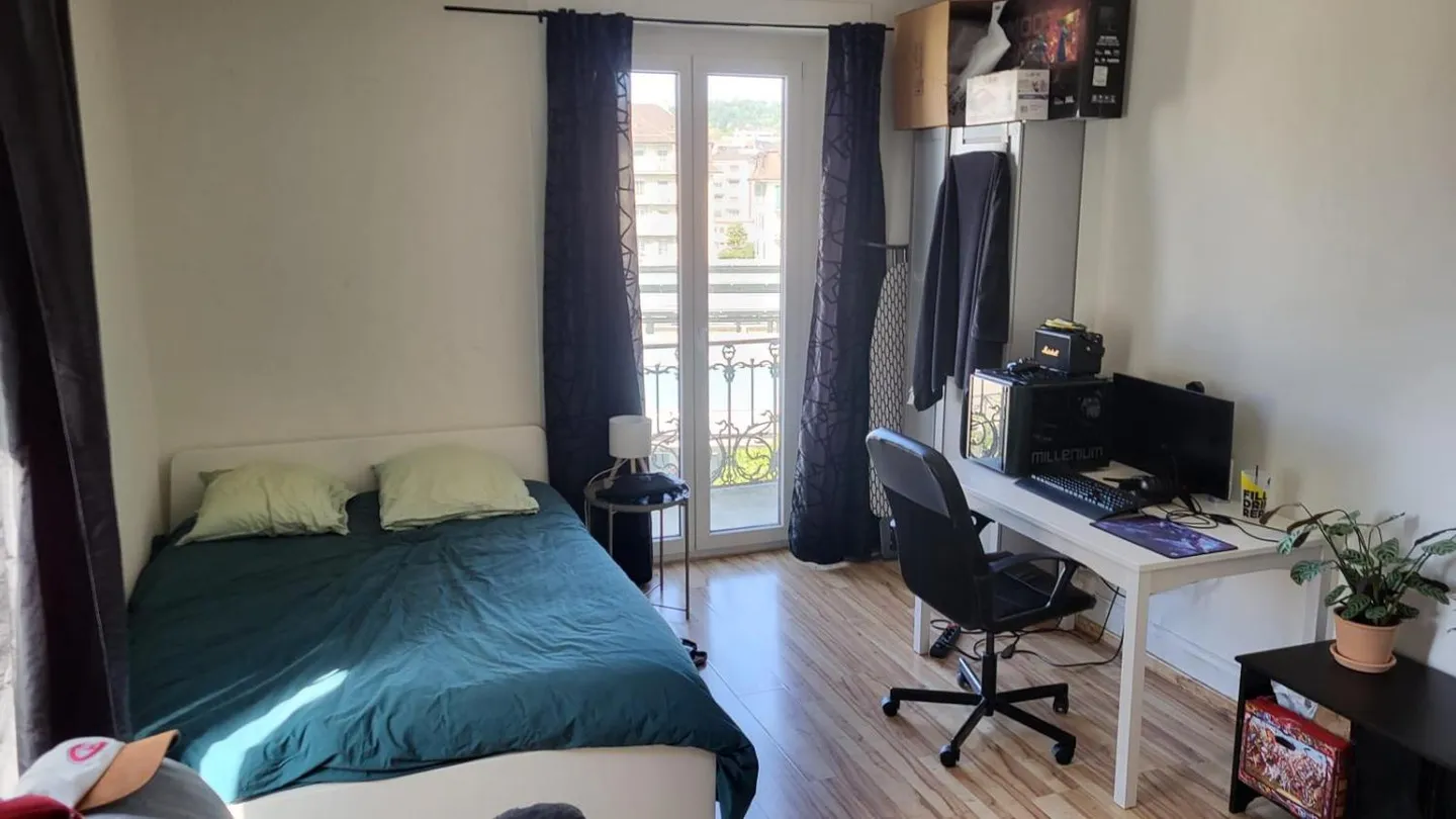 Room - Photo 2 of 3